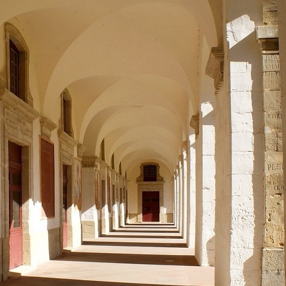 Sorèze, une abbaye, une école